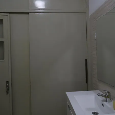 Cosmopolitan - Top Floor Δωμάτια σε οικογενειακή κατοικία *