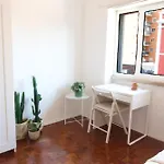 Cosmopolitan - Top Floor Homestay